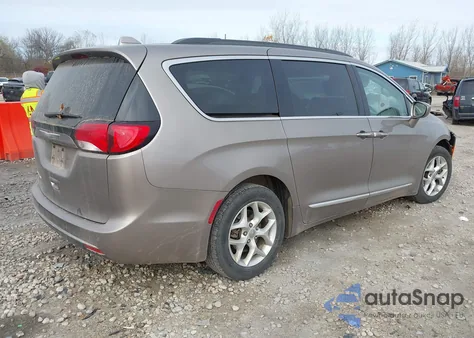 2017 Chrysler Pacifica Touring-L z USA, uszkodzony, nr VIN 2C4RC1BG5HR561214